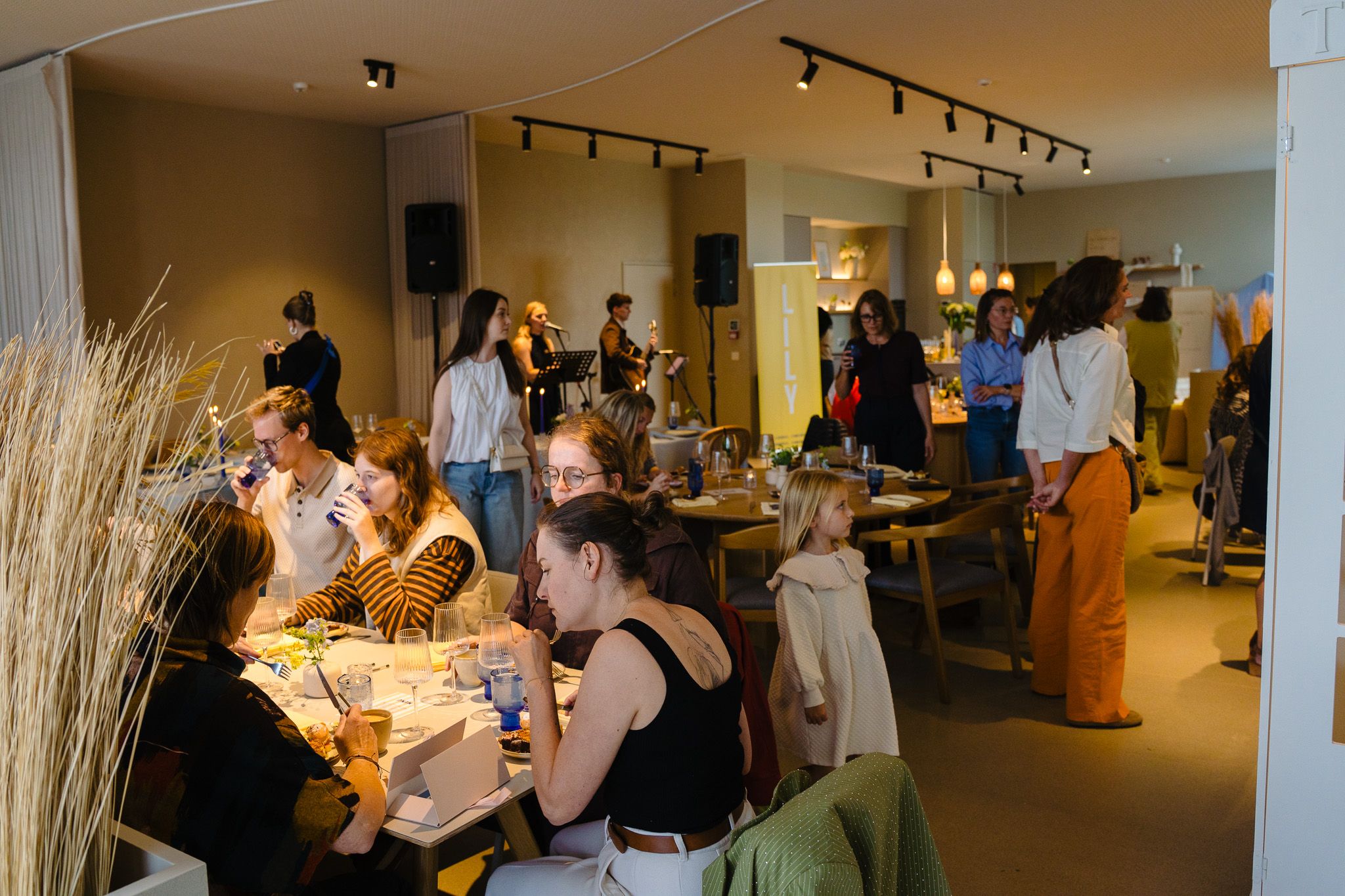 Bezoekers — foto door Nick Decombel